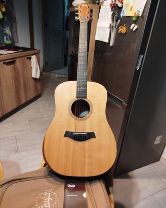 chitarra acustica elettrificata Taylor