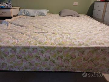 letto matrimoniale con rete a doghe e materasso