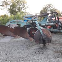 trattori attrezzi agricoli