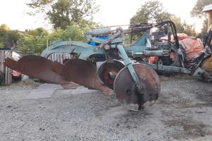 trattori attrezzi agricoli