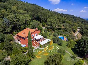 Villa di 450 m² con più di 5 locali e box auto dop