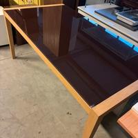 Scrivania con ripiano in vetro