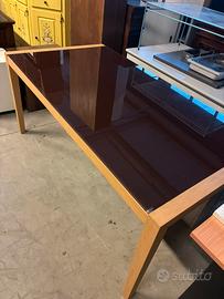 Scrivania con ripiano in vetro