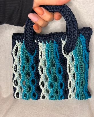 Borsa piccola a rete blu azzurro uncinetto