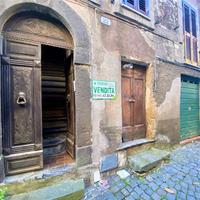 4 LOCALI A VALENTANO