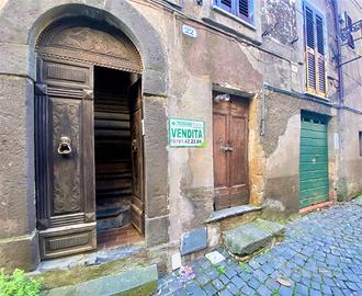 4 LOCALI A VALENTANO