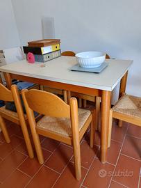 Tavolo con 6 sedie in rovere