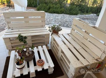 Salotto da giardino in pallet 2 divanetti tavolo