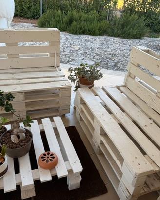 Salotto da giardino in pallet 2 divanetti tavolo