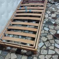Letto con struttura regolabile per anziani