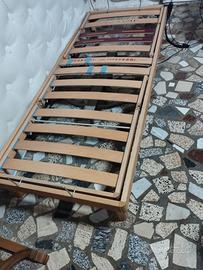 Letto con struttura regolabile per anziani