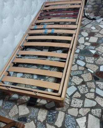 Letto con struttura regolabile per anziani