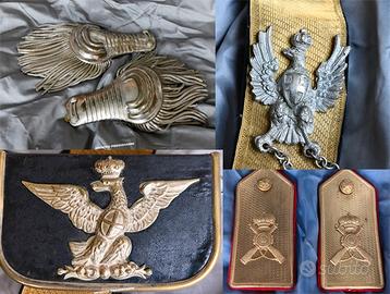 Militaria - Bandoliera, spalline e mostrine