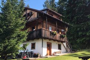 Casetta nel bosco per vacanze