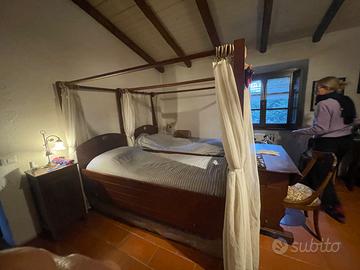 2 Letti singoli a baldacchino, legno massello,