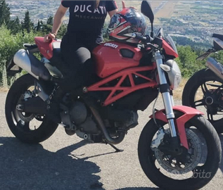 Ducati Monster 696