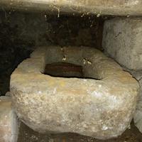 mangiatoia di pietra antica