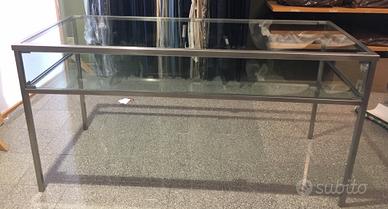 Tavolo in acciaio e vetro