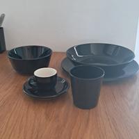 servizio piatti colore nero