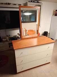 mobile basso con tre cassetti completo di specchio