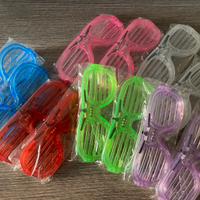 Occhiali luminosi a LED per feste.
