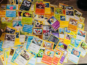 Lotto 100 carte pokemon