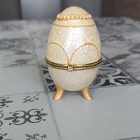 Uovo di struzzo decorato, a scatola, apribile
