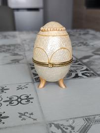 Uovo di struzzo decorato, a scatola, apribile
