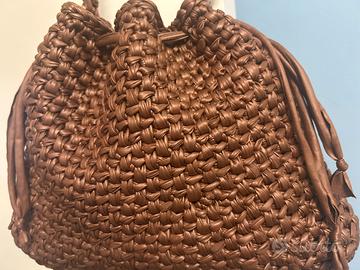 Borsa uncinetto in ecopelle stile bottega veneta