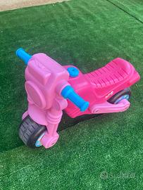 Moto cavalcabile rosa per bambini