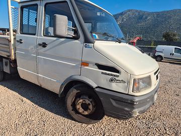 Iveco daily 35-8 doppia cabina A TELAIO