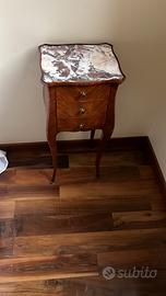 Comodino in stile Luigi XV