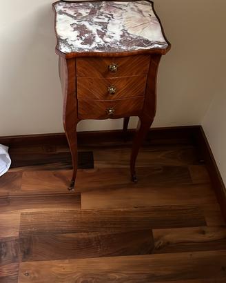 Comodino in stile Luigi XV