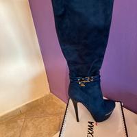 stivali con il tacco blu