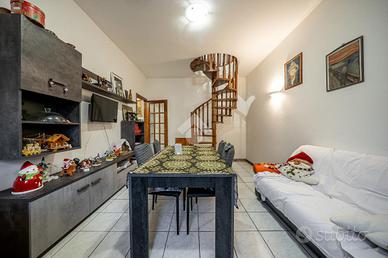 5 LOCALI A REGGIO NELL'EMILIA