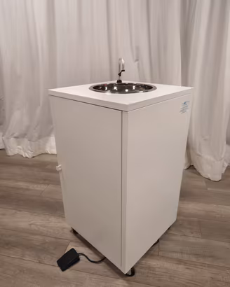lavello autonomo idipendente. lavandino a pedale