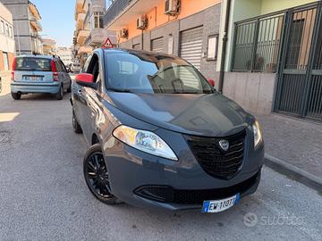 Lancia Ypsilon 1.3 MJT 5 porte Momodesign Full