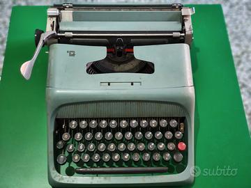 Macchina da scrivere Olivetti Studio 44 vintage –