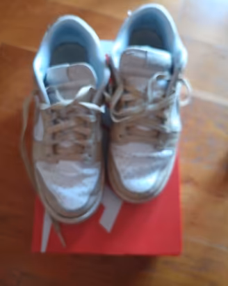 Scarpe Nike bianche e beige