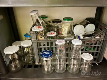 Boccacci in vetro per conserve.