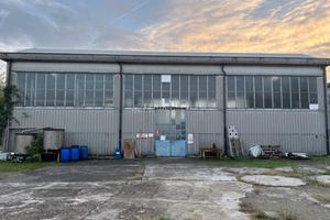 Capannone via monza 80