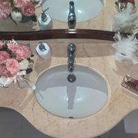 mobiletto bagno completo di specchio