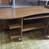 Scrivania in legno
