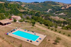 Casa vacanze 13 posti letto con piscina