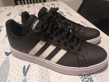 Sneakers Adidas come nuove