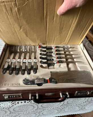 Set forchette e coltelli
