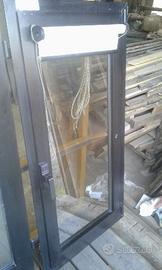 Finestra con tendina in Alluminio 61x126