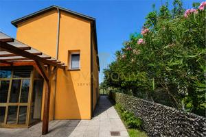 Porzione di villetta con giardino e taverna indipe