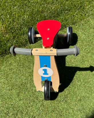 Triciclo in legno per bambini