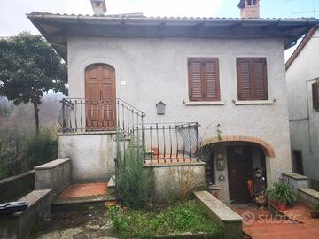 Appartamento a Castel Focognano, 4 locali